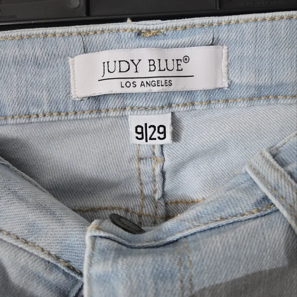 Judy Blue Size 9/29 Skinny Fit Capri Jeans - Light Wash & Very Lightly Worn - Picture 2 of 5